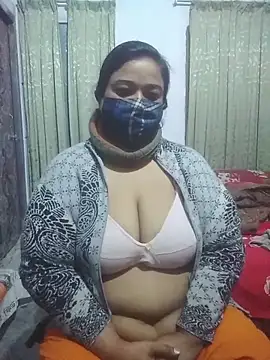 Snapshot of momo_loves chatting on 02/02/26, 06:07 momo loves online show from 02/02/26, 06:07