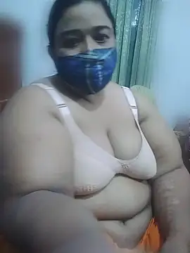 Snapshot of momo_loves chatting on 06/11/26, 03:03 momo loves online show from 06/11/26, 03:03