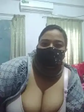 Snapshot of momo_loves chatting on 02/04/26, 06:19 momo loves online show from 02/04/26, 06:19