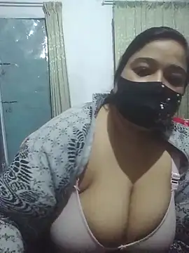 Snapshot of momo_loves chatting on 02/10/26, 02:16 momo loves online show from 02/10/26, 02:16