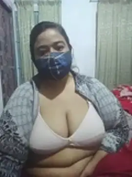 Snapshot of momo_loves chatting on 02/16/26, 04:16 momo loves online show from 02/16/26, 04:16