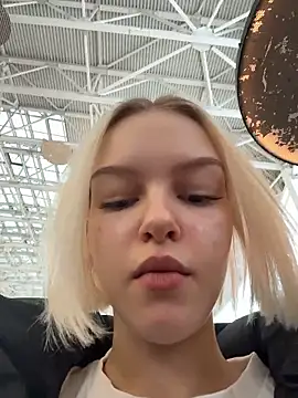 Snapshot of AshleyMur chatting on 01/13/26, 03:32 AshleyMur online show from 01/13/26, 03:32