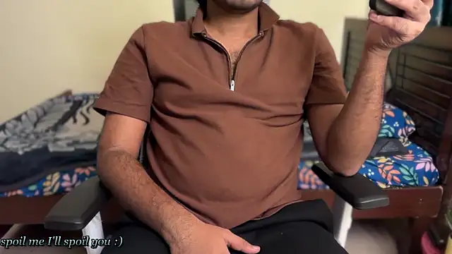 Snapshot of Ruthless_guyy chatting on 06/19/26, 06:47 Ruthless guyy online show from 06/19/26, 06:47