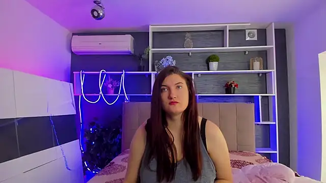 StephieRousee online show from 02/05/26, 06:42