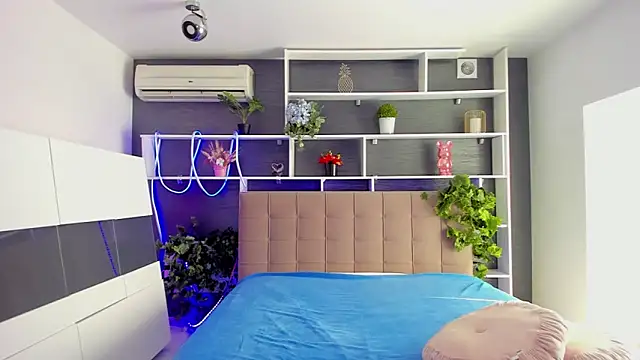 StephieRousee online show from 03/09/26, 06:28