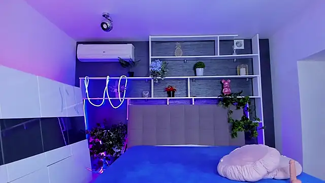 StephieRousee online show from 04/06/26, 05:30