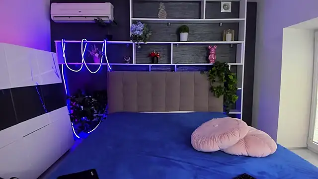 StephieRousee online show from 02/25/26, 06:24