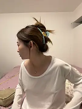 Snapshot of Xiaojuzi- chatting on 06/03/26, 01:45 Xiaojuzi- online show from 06/03/26, 01:45