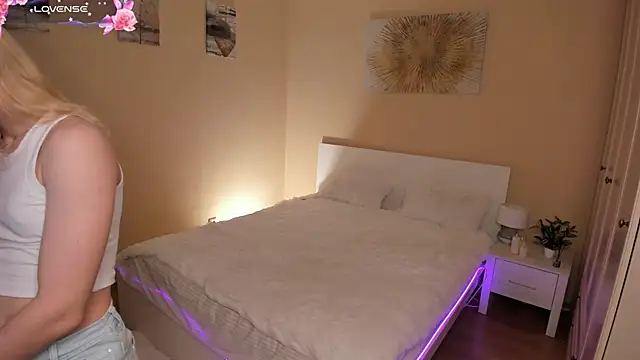 SweetNova  online show from 04/18/26, 11:56