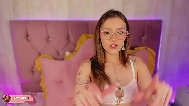 alyy cut3 online show from 03/26/26, 09:02