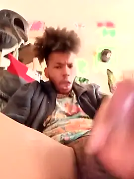 Snapshot of Corrall98 chatting on 04/05/26, 12:45 Corrall98 online show from 04/05/26, 12:45