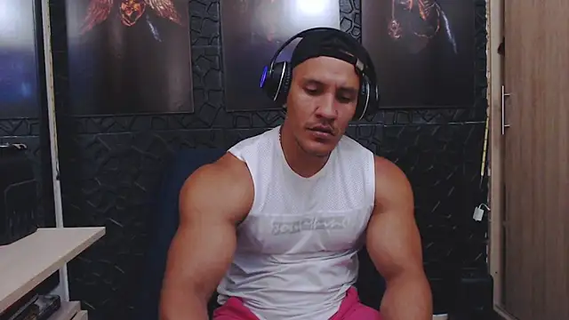 Snapshot of viktor_herrera chatting on 05/22/26, 03:21 viktor herrera online show from 05/22/26, 03:21
