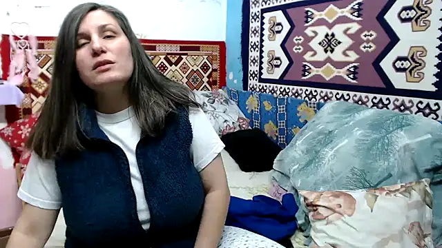 Snapshot of Adelinemilf chatting on 02/02/26, 08:24 Adelinemilf online show from 02/02/26, 08:24