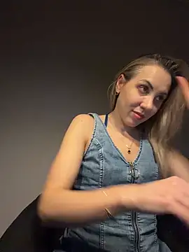 ElenaWhitmore online show from 03/10/26, 10:14