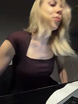 ElenaWhitmore online show from 01/18/26, 07:39