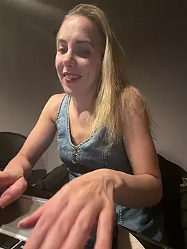 ElenaWhitmore online show from 05/30/26, 11:43