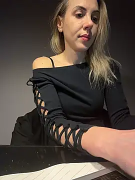 ElenaWhitmore online show from 02/23/26, 10:32