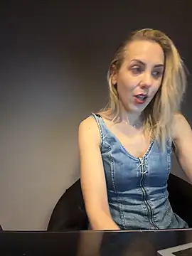 ElenaWhitmore online show from 05/01/26, 09:42