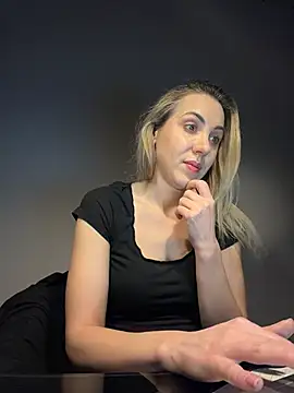 ElenaWhitmore online show from 03/05/26, 10:37