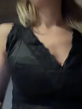 ElenaWhitmore online show from 02/09/26, 11:47