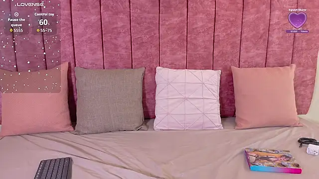 Snapshot of Mayleeth chatting on 02/28/26, 12:49 Mayleeth online show from 02/28/26, 12:49