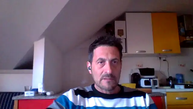 Snapshot of colosone chatting on 04/30/26, 01:40 colosone online show from 04/30/26, 01:40