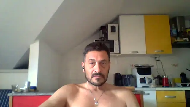 Snapshot of colosone chatting on 05/19/26, 06:31 colosone online show from 05/19/26, 06:31