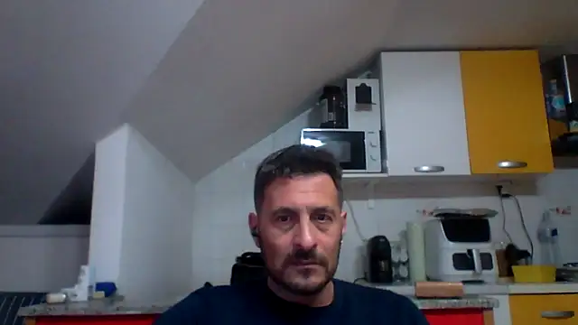 Snapshot of colosone chatting on 05/15/26, 04:16 colosone online show from 05/15/26, 04:16