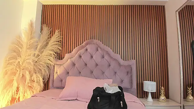 Violett hott  online show from 04/02/26, 12:34