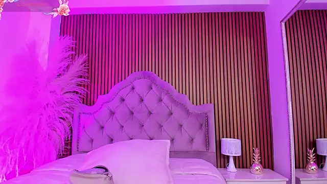 Violett hott  online show from 03/16/26, 12:09