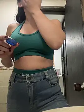 Snapshot of Violett_hott_ chatting on 05/25/26, 12:26 Violett hott online show from 05/25/26, 12:26