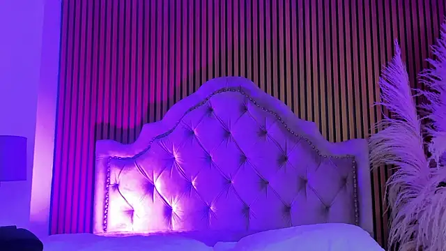 Violett hott  online show from 02/15/26, 12:48