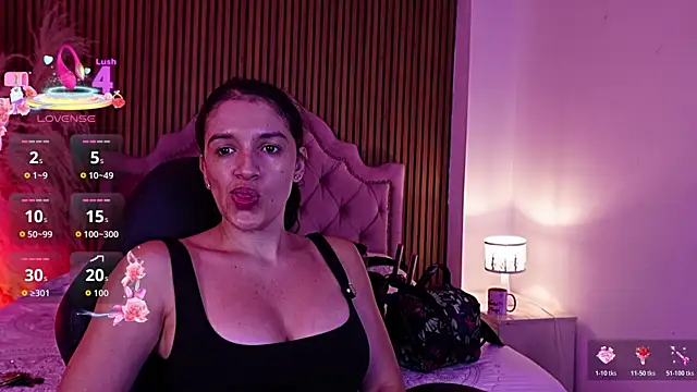 Snapshot of Violett_hott_ chatting on 06/28/26, 01:17 Violett hott online show from 06/28/26, 01:17