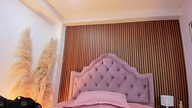 Violett hott  online show from 04/04/26, 12:45