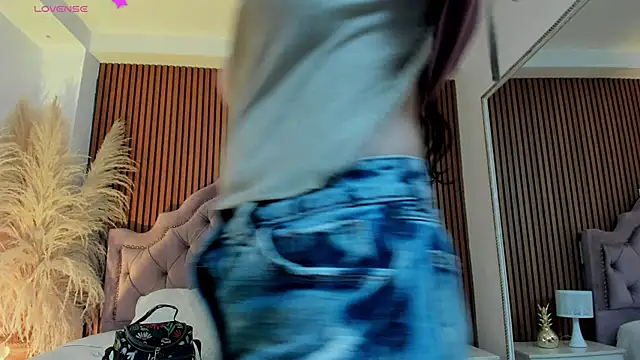 Violett hott  online show from 03/24/26, 12:38