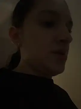 Violett hott  online show from 04/16/26, 12:06