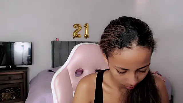 Snapshot of linda_brown_ chatting on 06/12/26, 12:14 linda brown online show from 06/12/26, 12:14