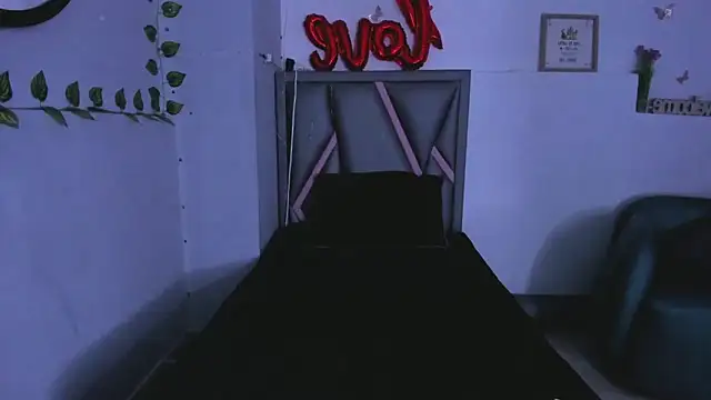 Luna  02 online show from 04/14/26, 12:10