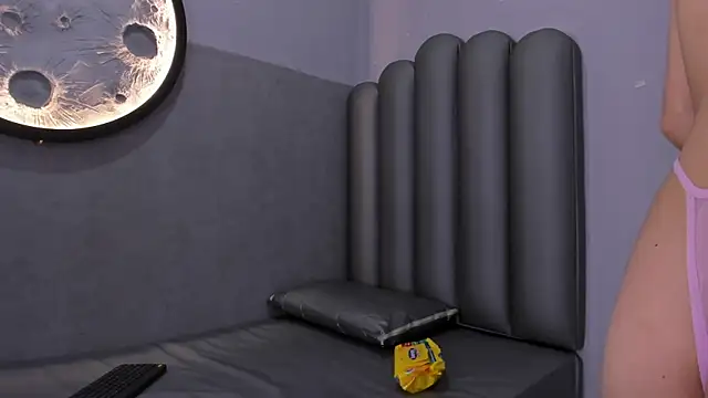 Luna  02 online show from 02/18/26, 12:01