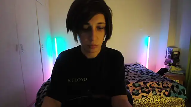 HoneyValentine online show from 05/31/26, 07:58