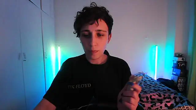 HoneyValentine online show from 05/22/26, 07:34