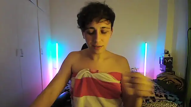 HoneyValentine online show from 05/04/26, 07:06