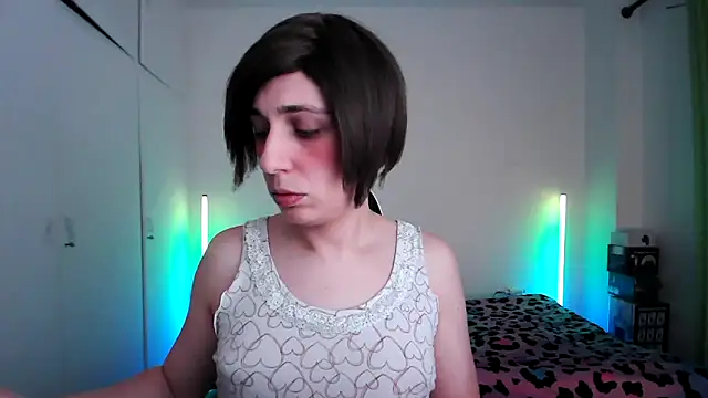 HoneyValentine online show from 04/17/26, 08:33