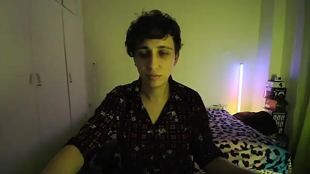 HoneyValentine online show from 05/17/26, 09:26
