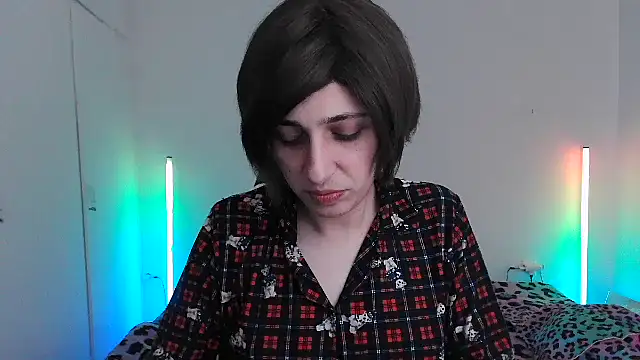 HoneyValentine online show from 03/18/26, 07:37