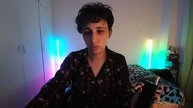 HoneyValentine online show from 05/18/26, 07:40