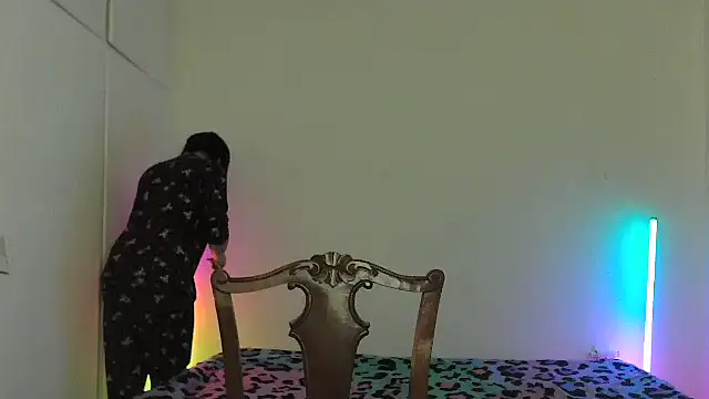 HoneyValentine online show from 03/06/26, 09:43