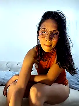 FrierenHot online show from 04/24/26, 06:32