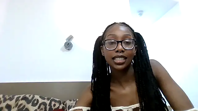 LolaUrFavGirlxxx online show from 01/11/26, 11:00