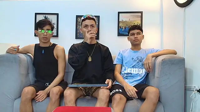 Snapshot of AVENGER_BOYS2026 chatting on 02/04/26, 01:22 AVENGER BOYS2026 online show from 02/04/26, 01:22